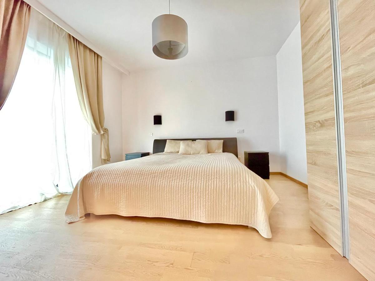 Parliament Luxury Apartament *