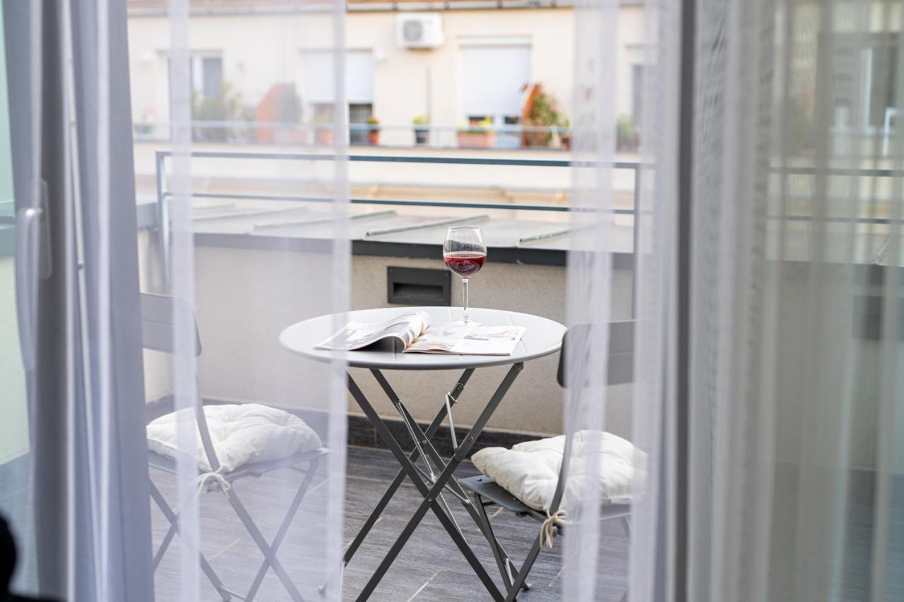Parliament Luxury Apartament *